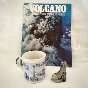 Mt. St. Helens 🌋 Ashes + Magazine from Historic 1980 Eruption